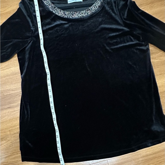 Elegant Black Velvet Long Sleeve Top - Picture 7 of 7